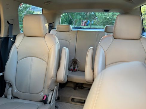 Used 2011 GMC Acadia SLT FWD image 17