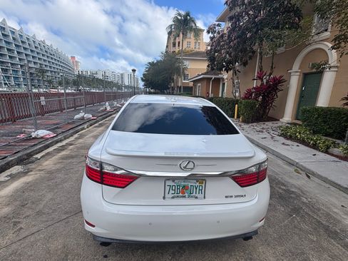 Used 2014 Lexus ES 350 350 Sedan 4D w/ Premium Package image 5