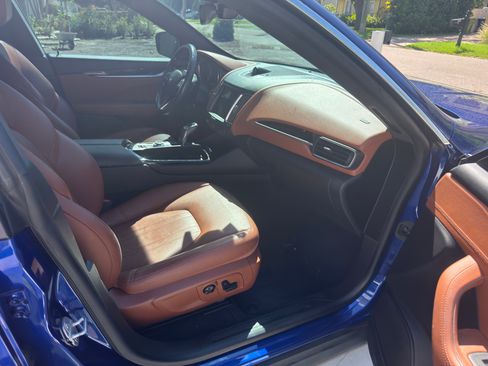 Used 2020 Maserati Levante AWD/4WD image 19
