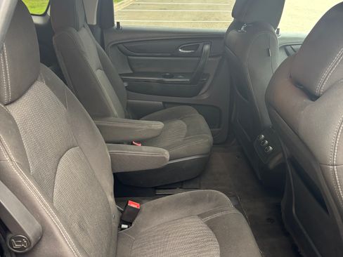 Used 2016 Chevrolet Traverse LT w/ Style and Technology Package FWD image 11