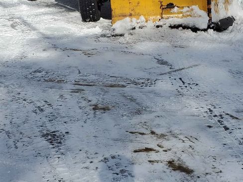 Used 2004 Ford F350 XL image 1