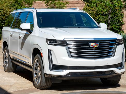 Used 2021 Cadillac Escalade ESV Premium Luxury Platinum AWD/4WD image 2