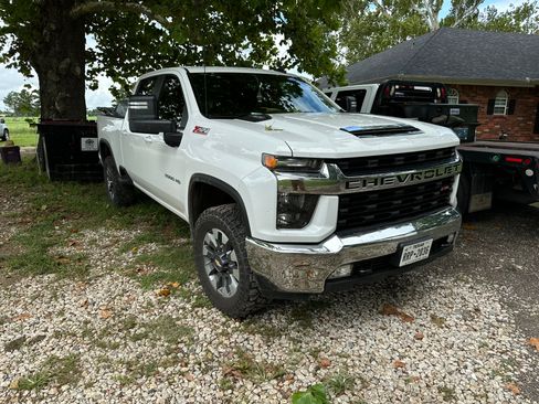 Used 2022 Chevrolet Silverado 3500 LT w/ Convenience Package AWD/4WD image 2