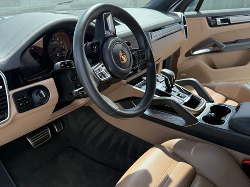Used 2020 Porsche Cayenne Turbo AWD/4WD image 24