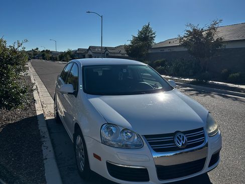 Used 2009 Volkswagen Jetta S image 2