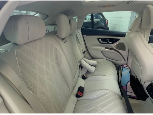 Used 2022 Mercedes-Benz EQS 580 4MATIC Sedan image 4