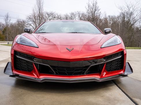 Used 2024 Chevrolet Corvette Z06 w/ Z07 Performance Package image 4