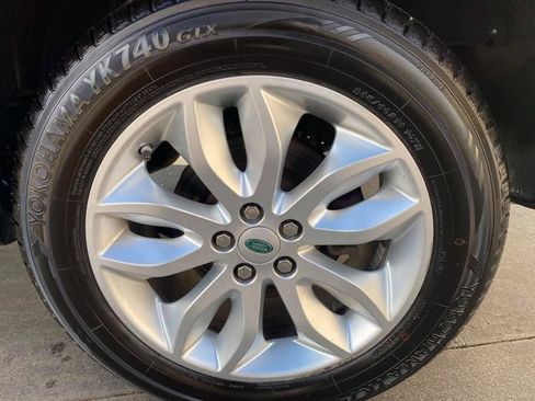 Used 2011 Land Rover LR2 HSE image 5