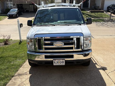 Used 2014 Ford E-250 and Econoline 250 w/ Power Group image 2