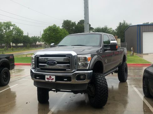 Used 2014 Ford F250 XLT w/ XLT Premium Package AWD/4WD image 16