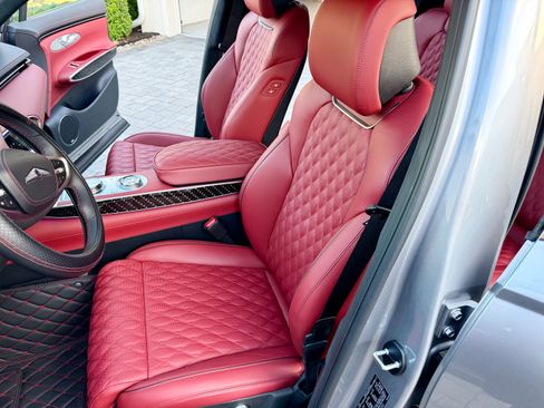 Used 2024 Genesis GV70 3.5T Sport w/ Sport Prestige Package image 5