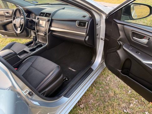 Used 2016 Toyota Camry SE image 8
