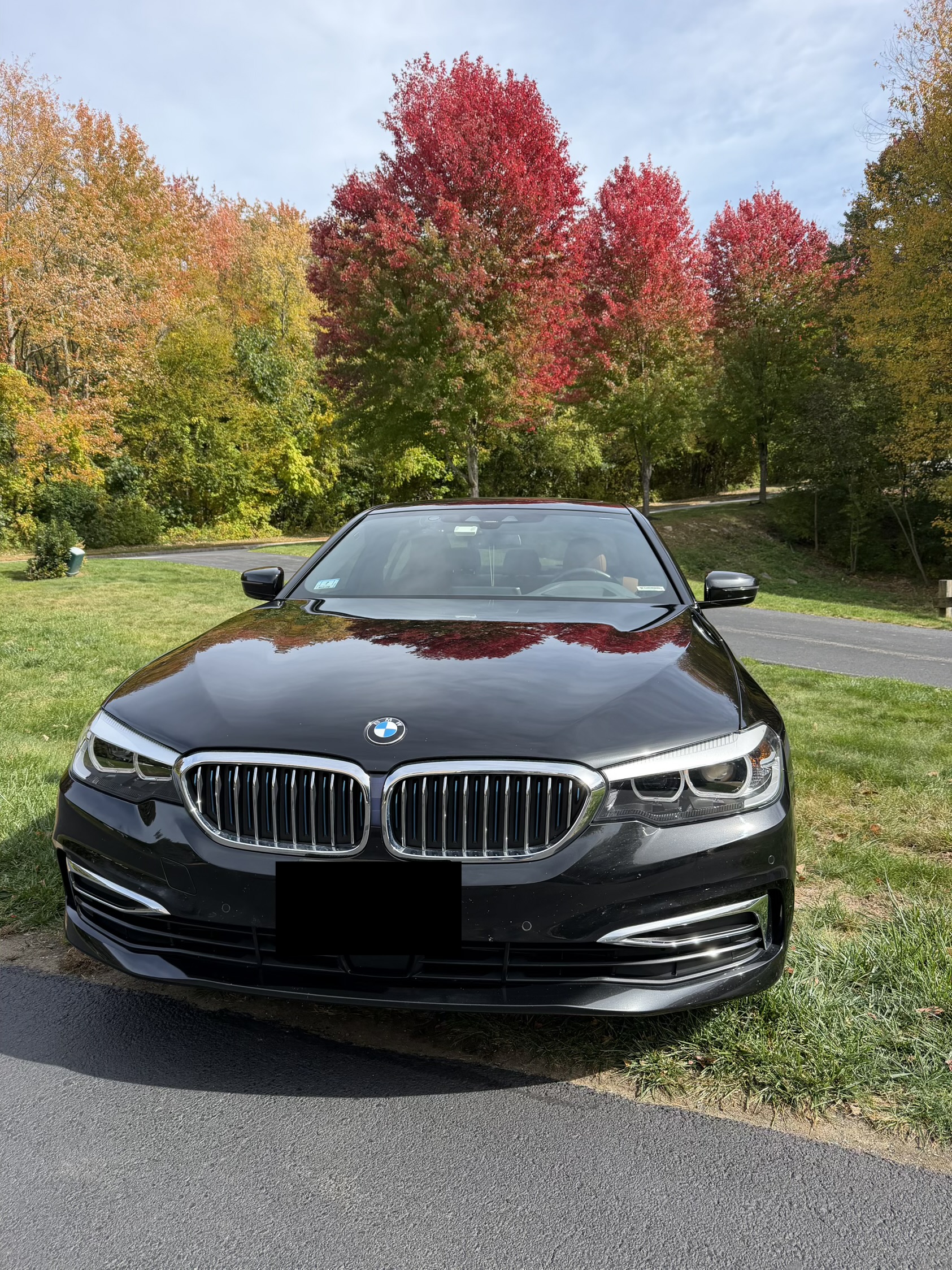 Used 2019 BMW 530e xDrive AWD/4WD image 1