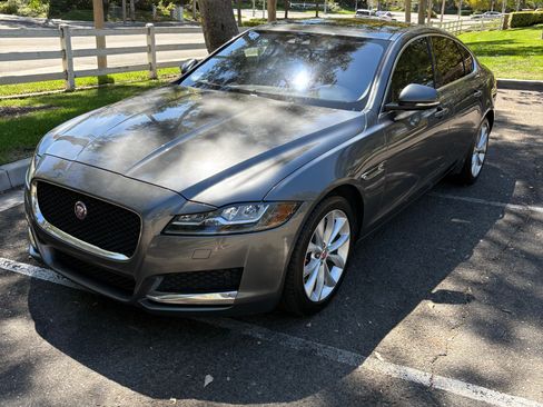 Used 2018 Jaguar XF Premium RWD image 1