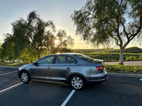 Used 2017 Volkswagen Jetta S image 17