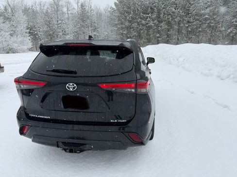 Used 2021 Toyota Highlander XLE image 6