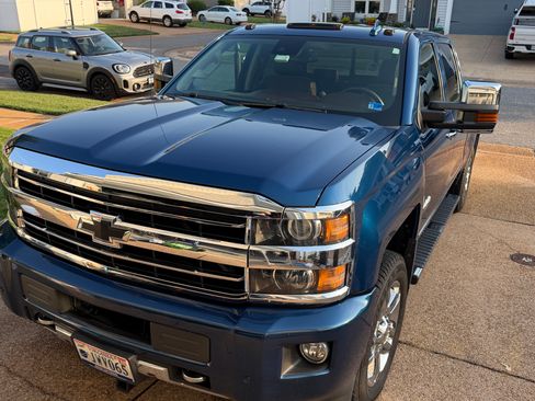 Used 2018 Chevrolet Silverado 2500 High Country AWD/4WD image 1