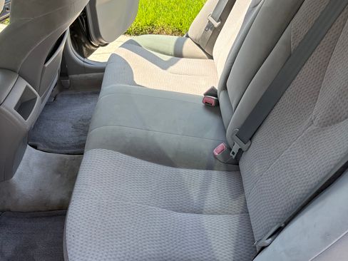Used 2010 Toyota Camry LE FWD image 9