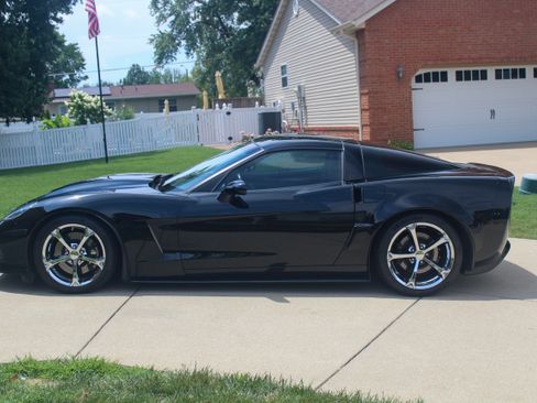 Used 2006 Chevrolet Corvette Coupe w/ Performance Package RWD image 10