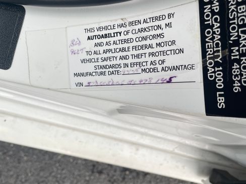 Used 2014 Toyota Sienna LE image 16