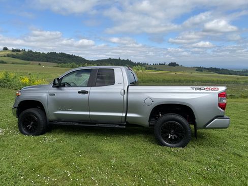 Used 2018 Toyota Tundra SR5 w/ TRD Off Road Package AWD/4WD image 1