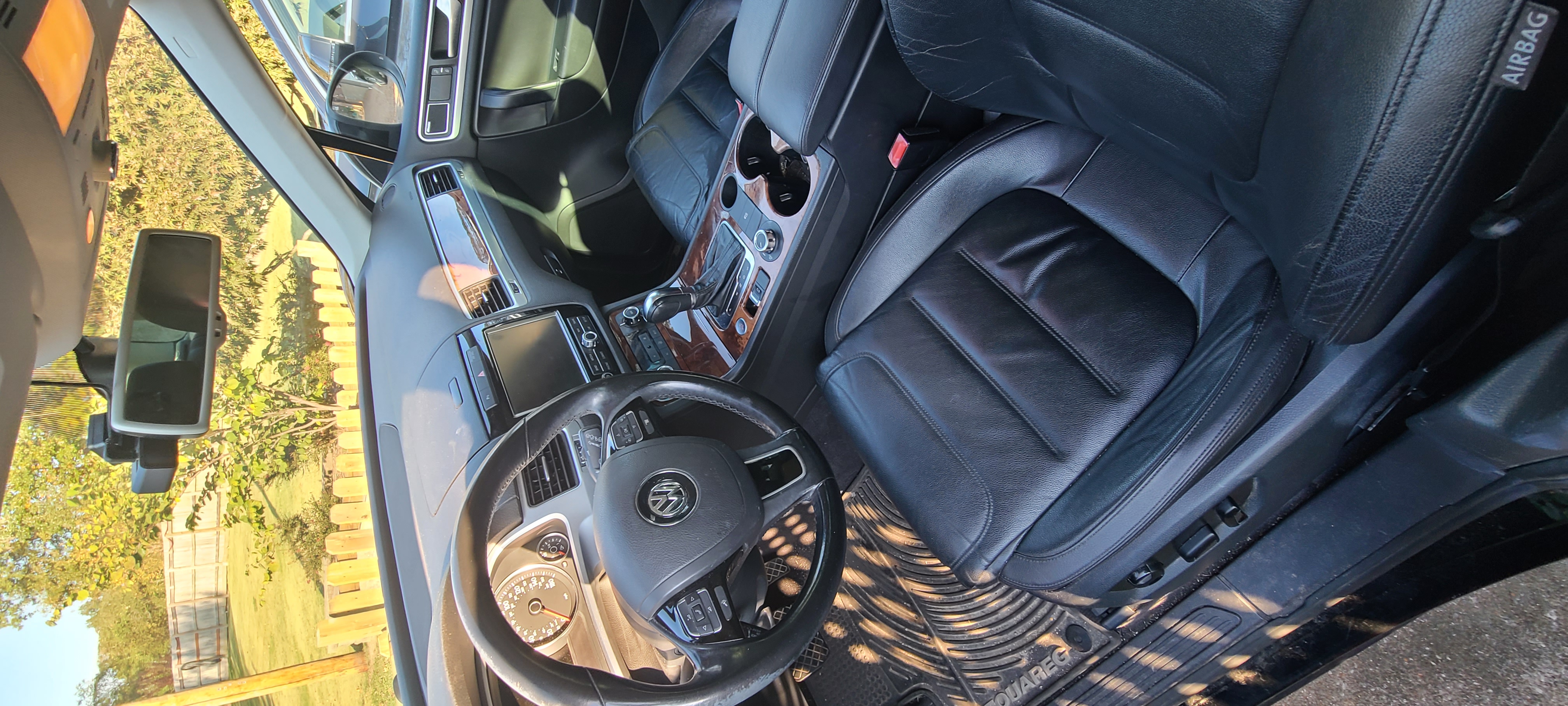 Used 2012 Volkswagen Touareg Executive AWD/4WD image 4