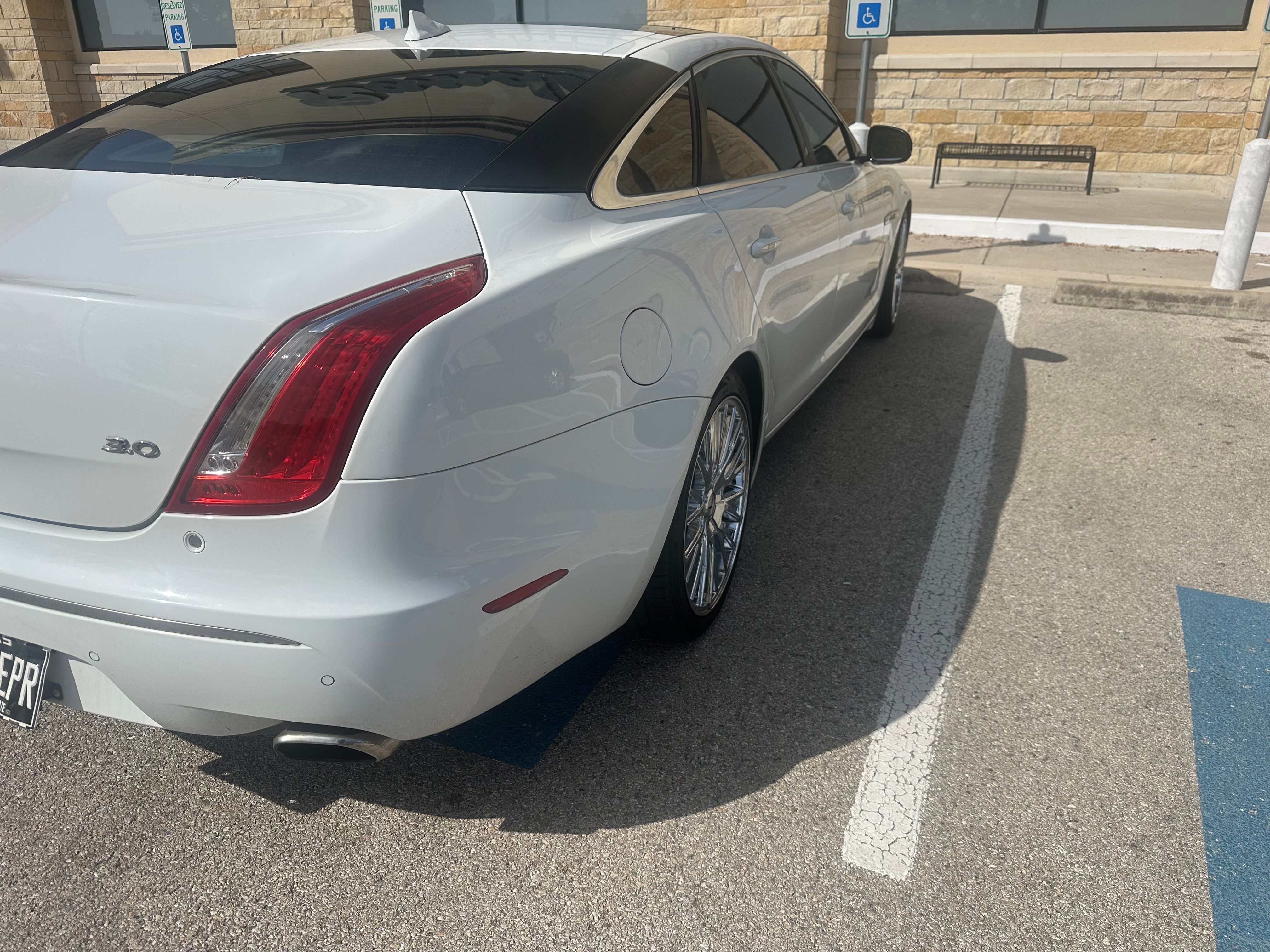 Used 2015 Jaguar XJ L Portfolio RWD image 14