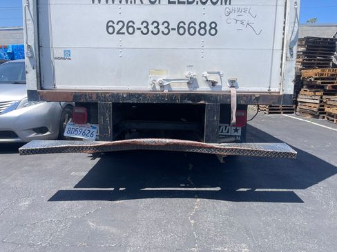 Used 2006 GMC Savana 3500 w/ Chrome Appearance Package RWD image 4