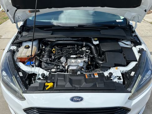 Used 2018 Ford Focus SE w/ SE Appearance Package image 20