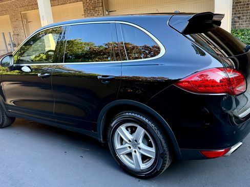 Used 2014 Porsche Cayenne S AWD/4WD image 2