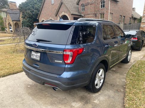 Used 2019 Ford Explorer XLT w/ Equipment Group 201A image 9