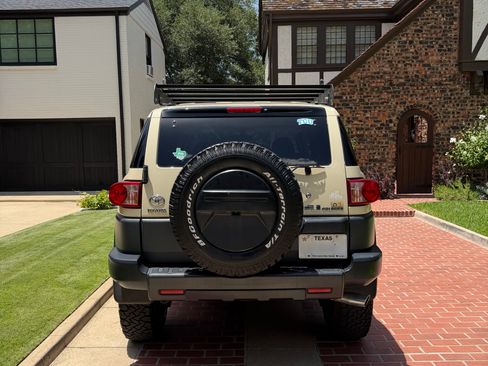 Used 2010 Toyota FJ Cruiser 4WD image 16