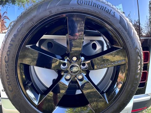 Used 2024 Land Rover Defender 130 S image 10