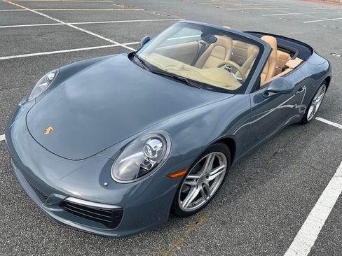 Used 2017 Porsche 911 Carrera 4 AWD/4WD image 10