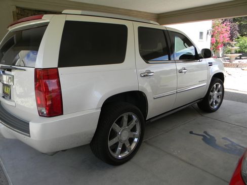 Used 2007 Cadillac Escalade AWD w/ Information Package image 5