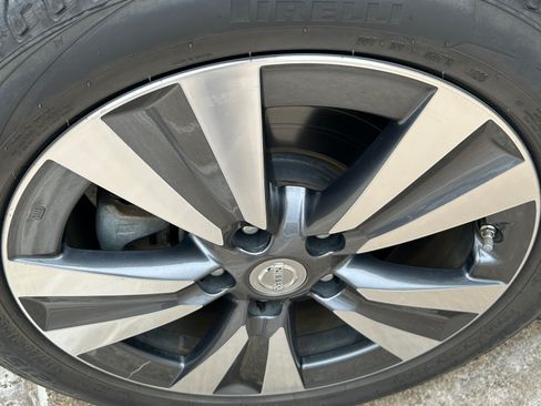 Used 2015 Nissan Leaf SL w/ Premium Package image 6