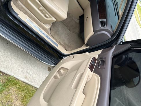 Used 2012 GMC Yukon XL Denali image 32