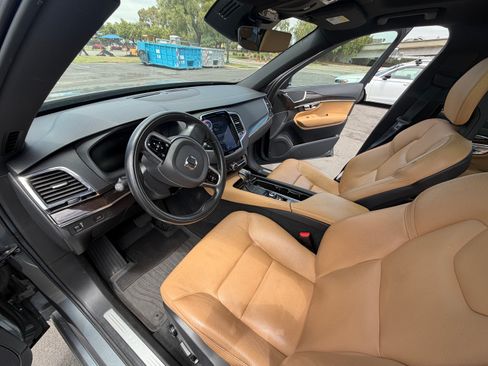Used 2018 Volvo XC90 T6 Momentum w/ Convenience Package AWD/4WD image 9