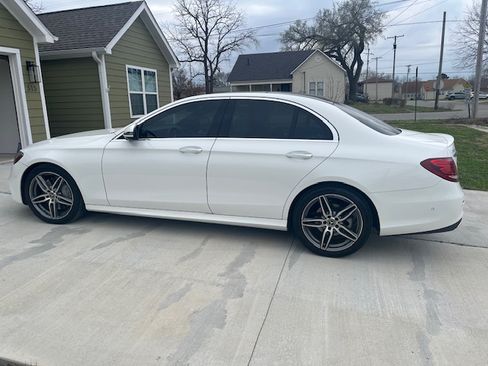 Used 2019 Mercedes-Benz E 300 image 2