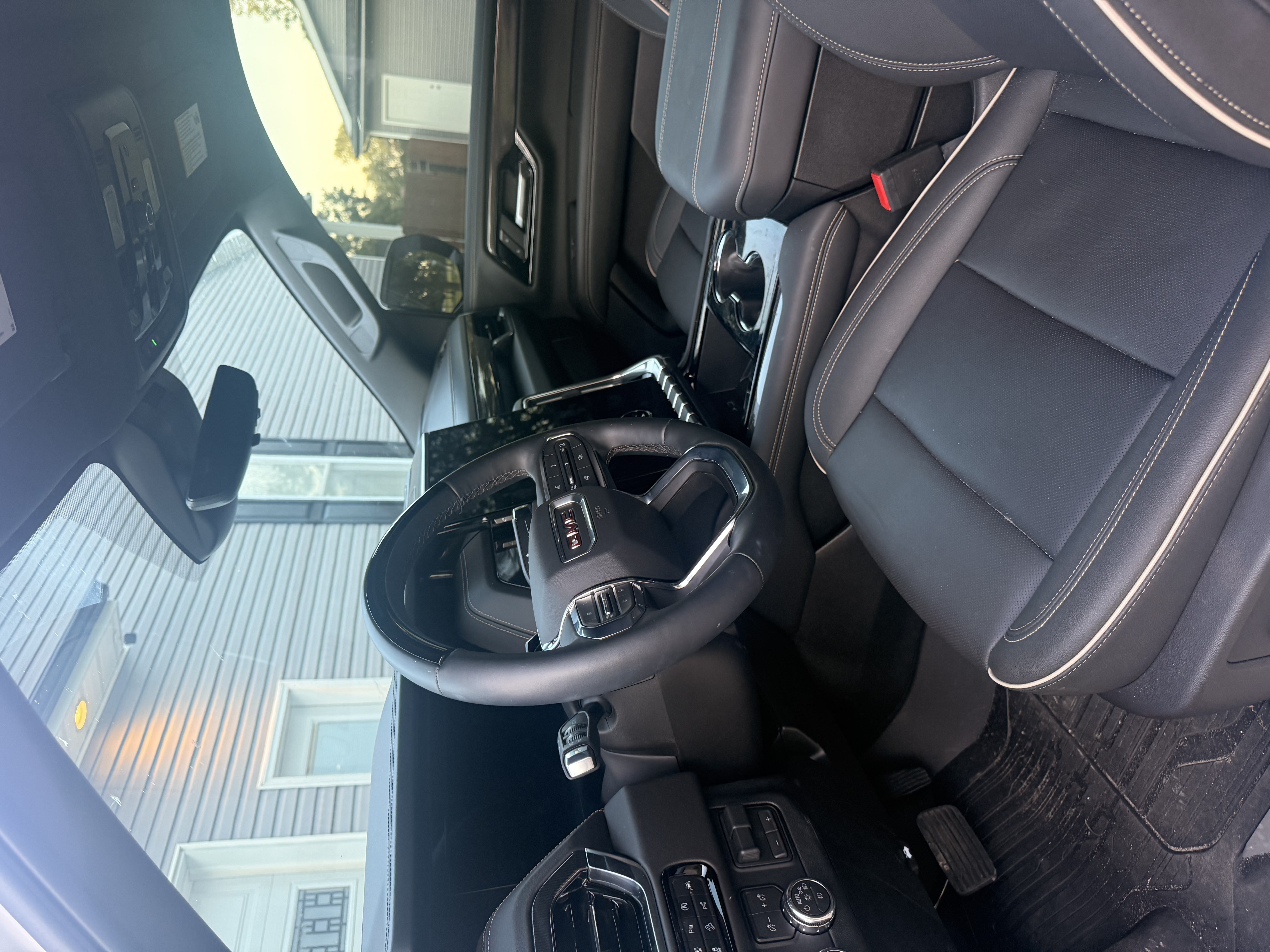 Used 2026 GMC Yukon Elevation w/ Elevation Premium Package AWD/4WD image 8