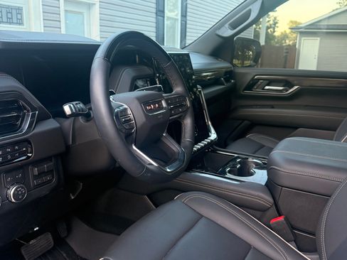 Used 2026 GMC Yukon Elevation w/ Elevation Premium Package AWD/4WD image 8