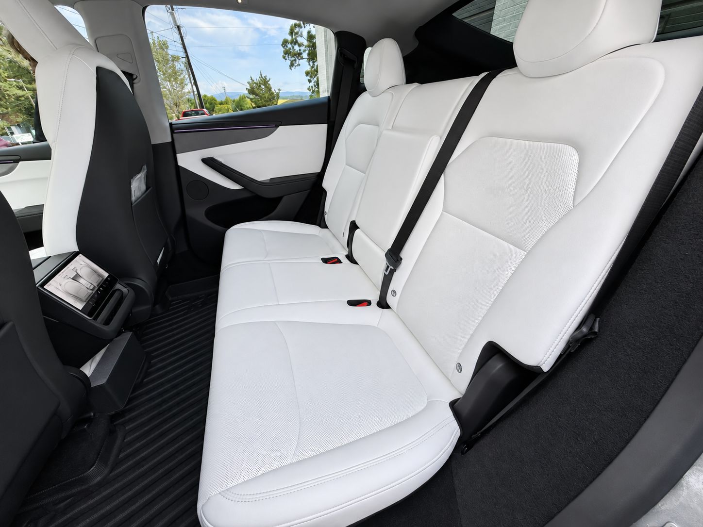 Used 2026 Tesla Model Y Long Range RWD image 13
