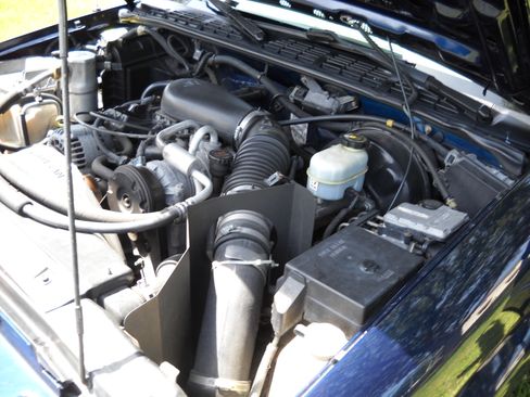 Used 2001 Chevrolet S10 Pickup Xtreme w/ Preferred Equipment Group RWD image 2