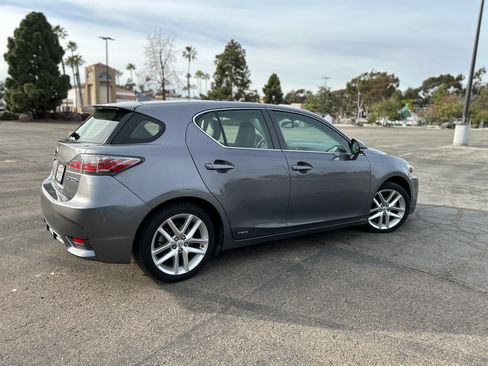 Used 2017 Lexus CT 200h w/ Seat Comfort Package image 4