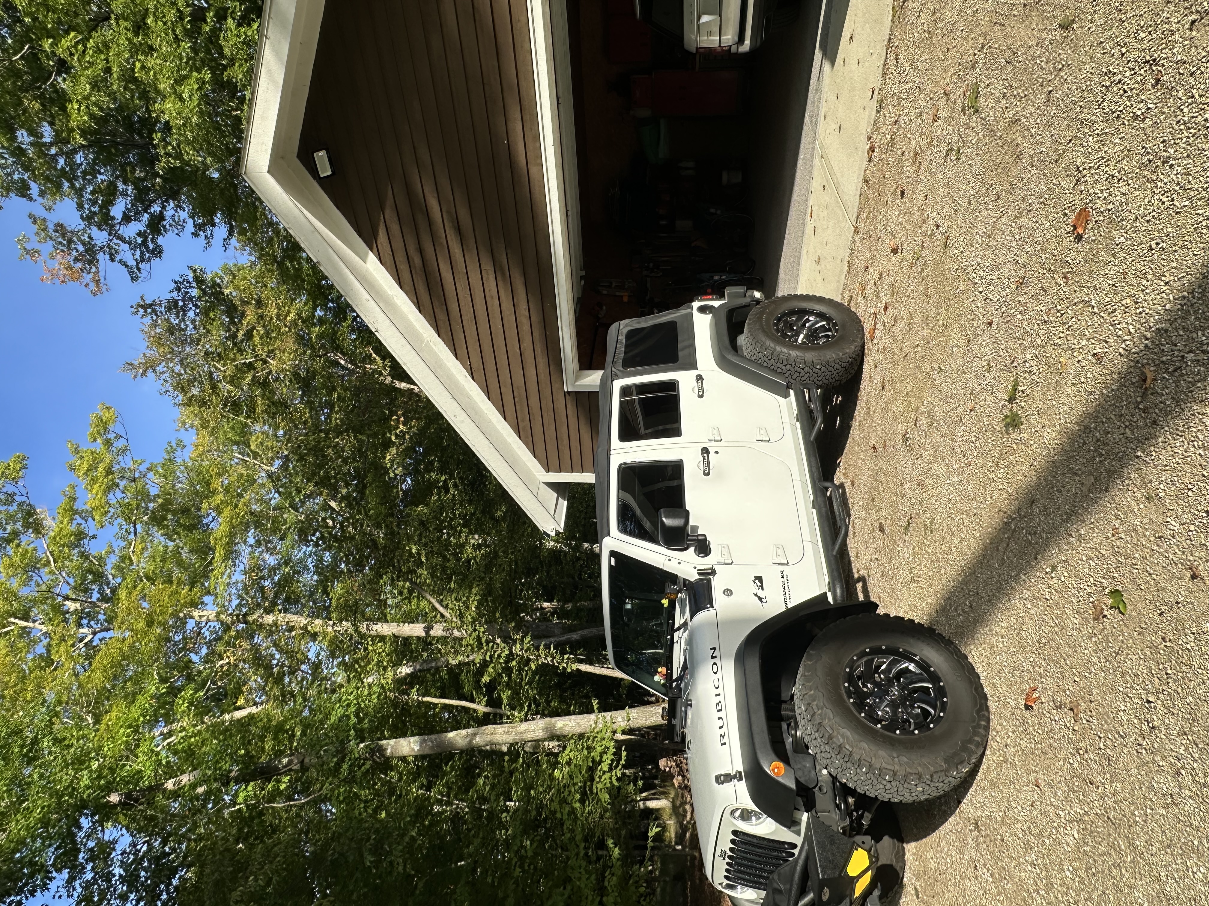 Used 2016 Jeep Wrangler Unlimited Rubicon w/ Max Tow Package AWD/4WD image 2
