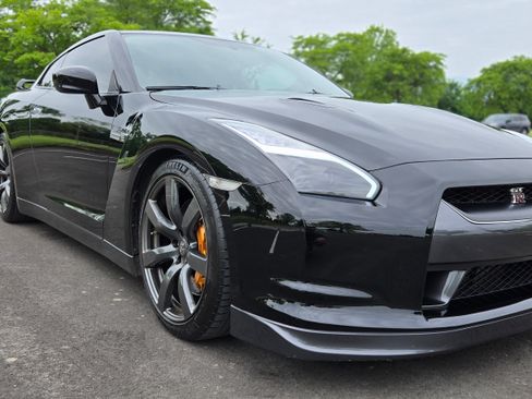Used 2009 Nissan GT-R Premium AWD/4WD image 4