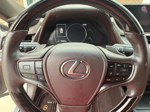 Used 2020 Lexus ES 300h w/ Premium Package FWD image 12