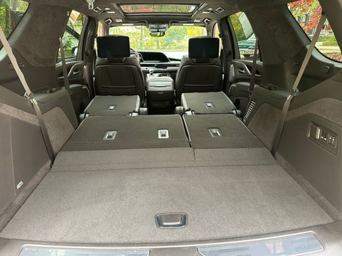 Used 2023 Cadillac Escalade V w/ LPO, ONYX Package image 29