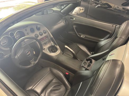 Used 2007 Pontiac Solstice Convertible w/ Premium Package image 8