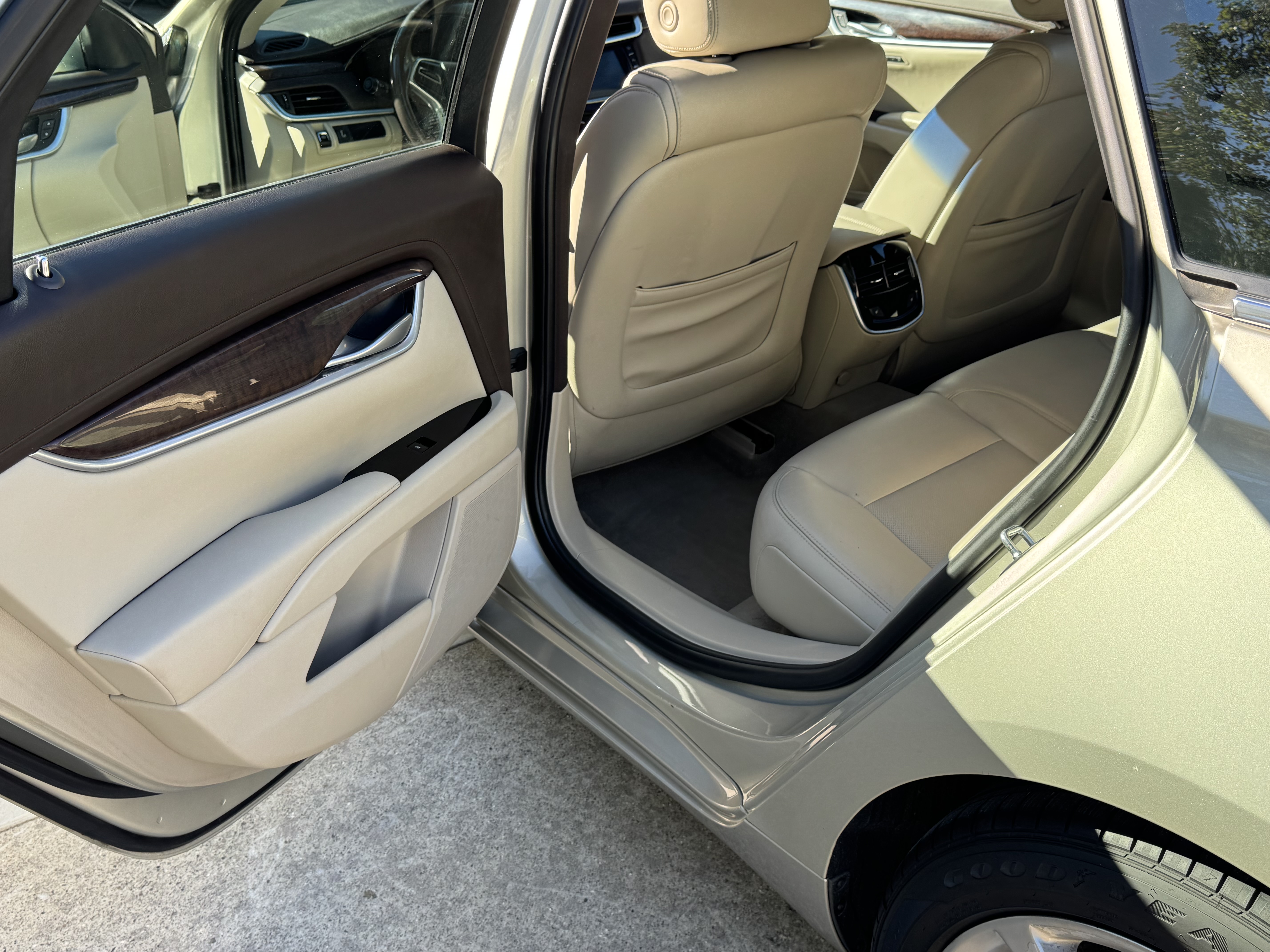 Used 2016 Cadillac XTS Luxury w/ Driver Awareness Package FWD image 10